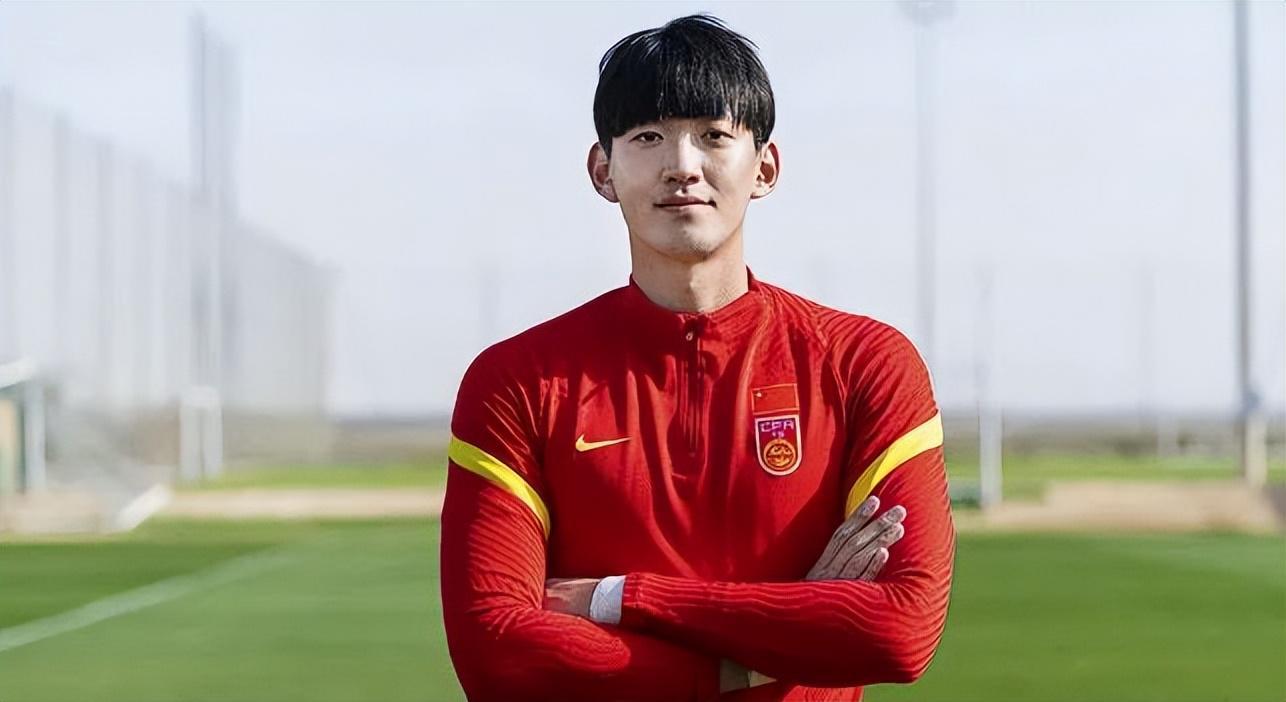 中欧体育app下载-上港门将奚志杰本赛季已正式离队，转会费仅为20万，引发热议