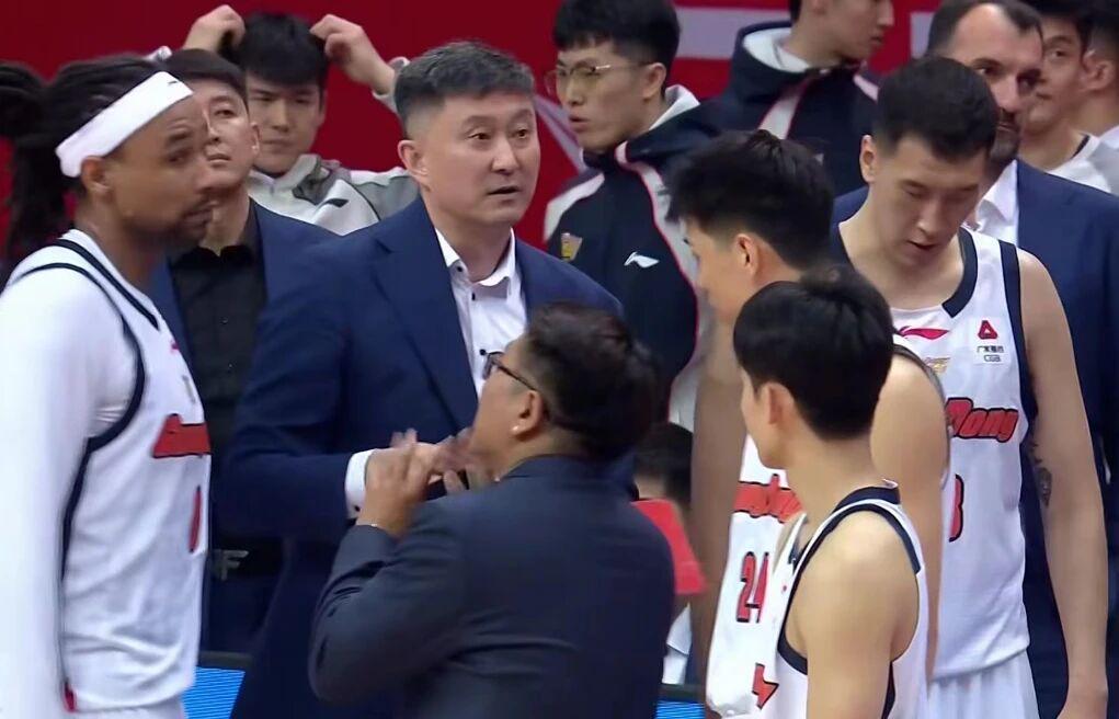 中欧体育官方入口-CCTV5+直播！广东男篮再战北京，杜锋带队殊死一搏，或被2-0横扫